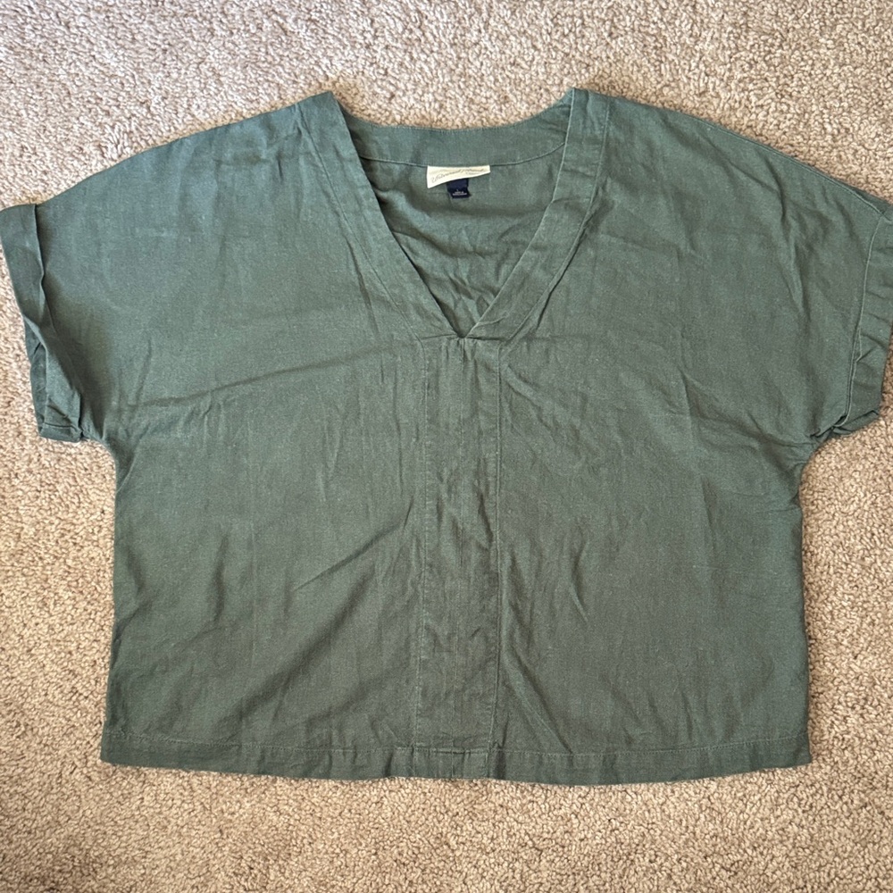 Universal Thread Olive V-Neck Short Sleeve Tee